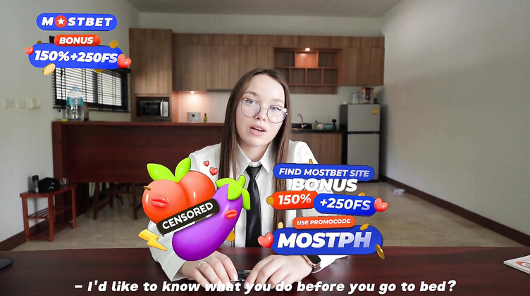 Молодая русская психолог трахается на столе с клиентом во время сеанса психотерапии