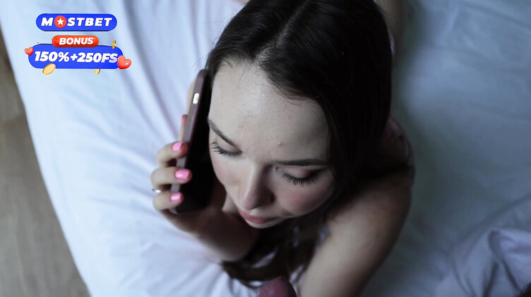 Измена сводной сестры с братом во время разговора по телефону с парнем