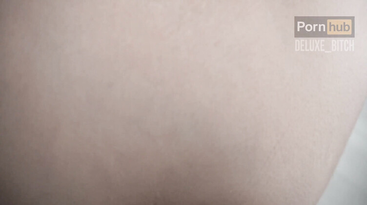 Чпокается со сводным братом, разговаривая по телефону с бойфрендом