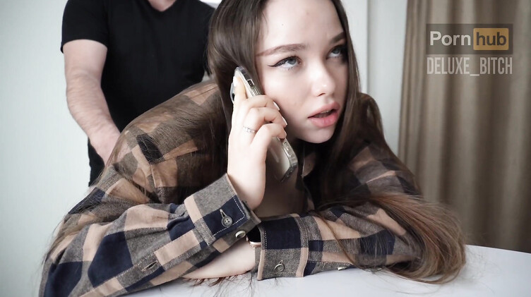 Русская жена изменяет мужу: Чпокается со сводным братом, разговаривая по телефону с бойфрендом