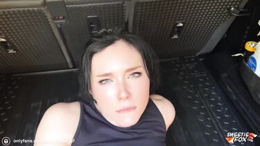 Водитель ебет спортсменку в лесу после пробежки