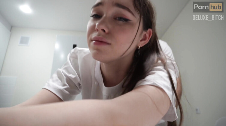 Сводный брат на завтрак накормил спермой любимую младшую сестру