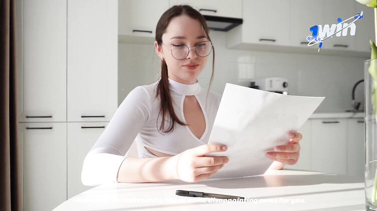 Молодая девушка психолог трахается с клиентом до кремпая в киску