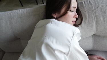 Порвал черные колготки на жопастике и отодрал в киску