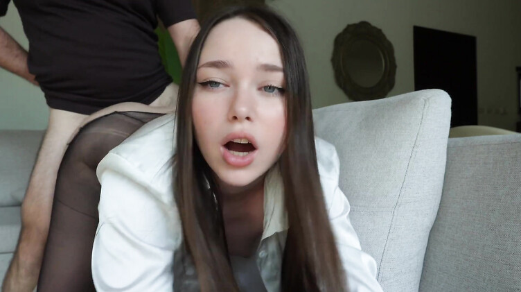 Порвал черные колготки на жопастике и отодрал в киску