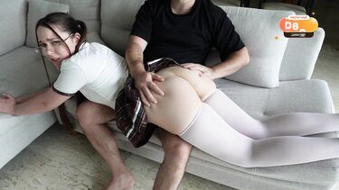 Школьница была отшлепана и выебана в жопу отчимом за несделанные уроки