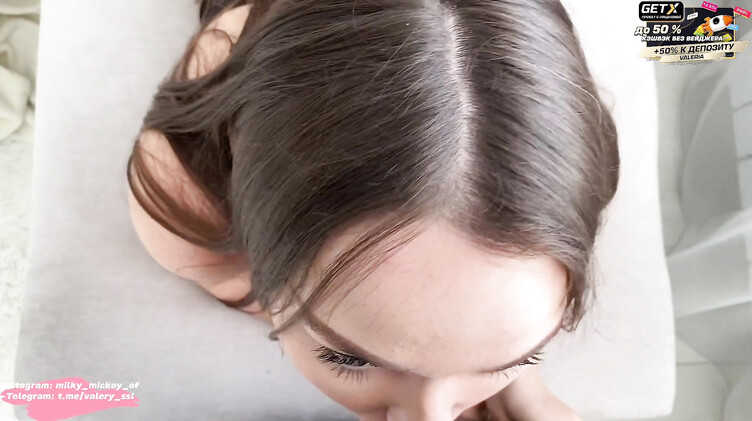 Школьница трахается с одноклассником с маленьким членом