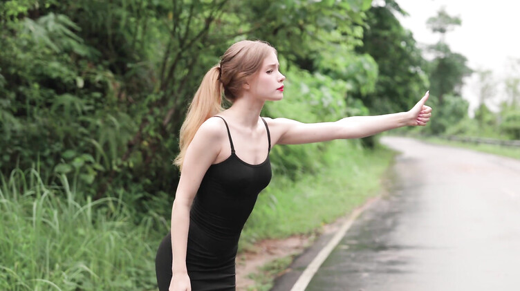 Красивая рыжая девушка без денег расплатилась сексом с таксистом