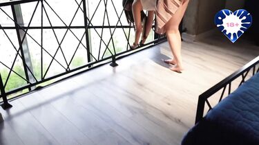 Бонни Блейз сосет спасителю и ебется с ним верхом