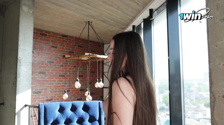 Молодая училка поставила студенту хорошую оценку за секс с кремпаем