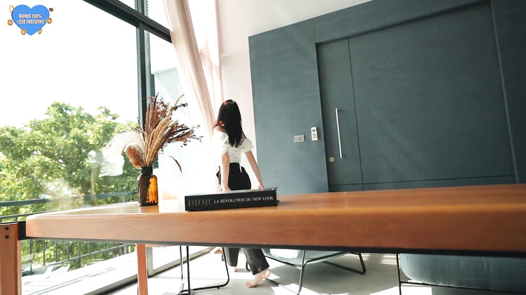 Жена куквин позволила мужу трахнуть сексуальную рыжую горничную