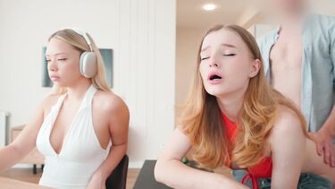 Рыжая девчонка трахается с парнем подруги, пока та работает за компом