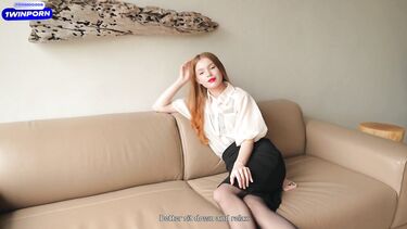 В отеле: Молодая начальница соблазнила и трахнула в командировке своего подчиненного