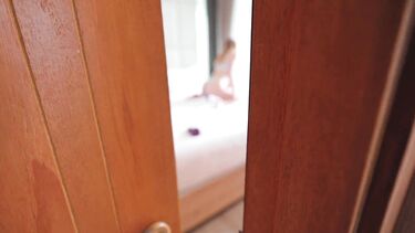 Хозяин квартиры наказал сексом студентку за съемки в пореве