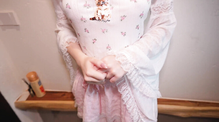 Парень на первом свидании трахает в туалете ресторана милую девку