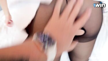 На каблуках: Грудастая блондинка в черных колготках трахается в отеле с парнем