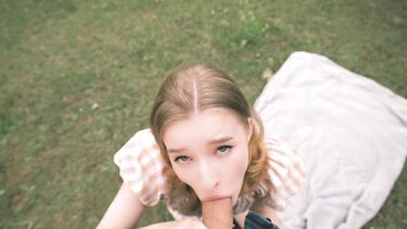 Хочешь кататься - соси хуй! Сводная сестра отрабатывает поездку ртом и киской