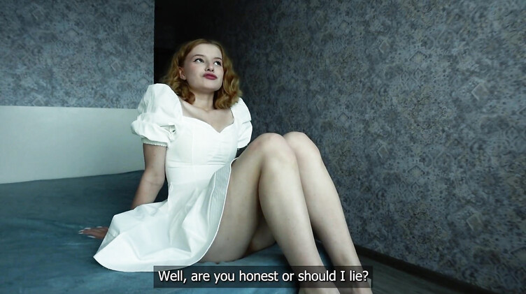 Рыжая кудряшка сосет хуй сводному брату за бабло