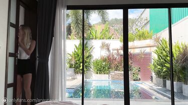 Неверная девушка дважды за утро перепихнулась с другом пока ее парень спал