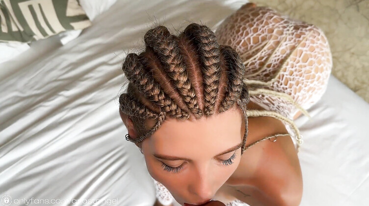 После красивой ебли финиширует парня сиськотрахом