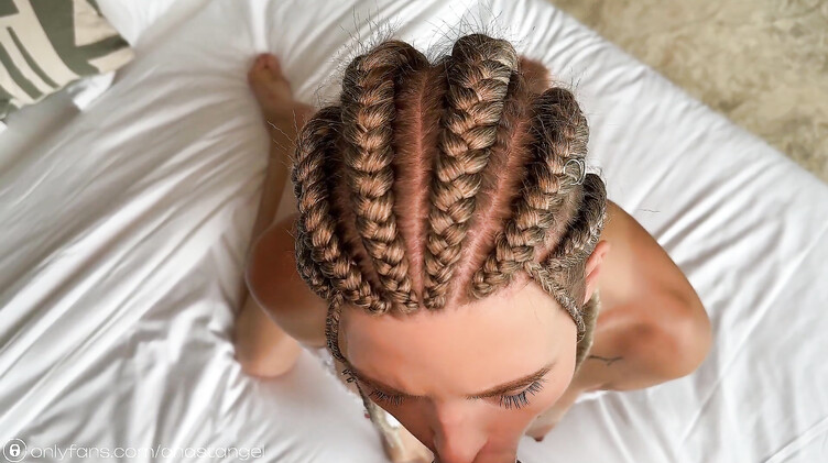 После красивой ебли финиширует парня сиськотрахом