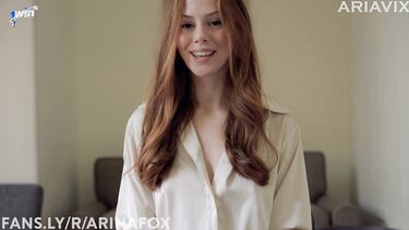 Женатый начальник ебет горничную на собеседовании после дрочки члена ногами в колготках