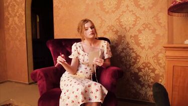 Девушка психолог учит клиента ебаться, комментируя каждый шаг