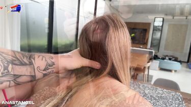 Фитоняшка смакует протеиновый коктейль из мужских яиц после ебли