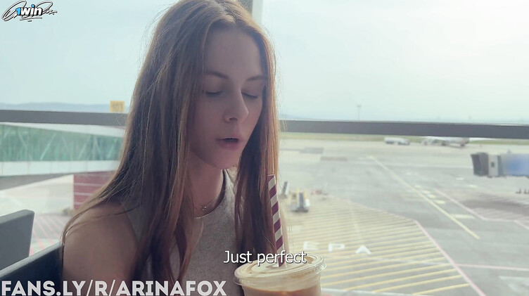 Арина Фокс познакомилась с парнем в аэропорту и отдалась ему на отдыхе