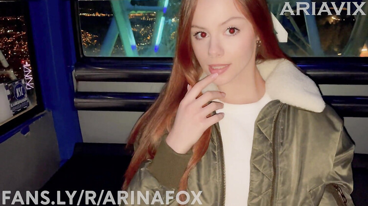 Публичное порно: Рыжая красотка сосет член на колесе обозрения