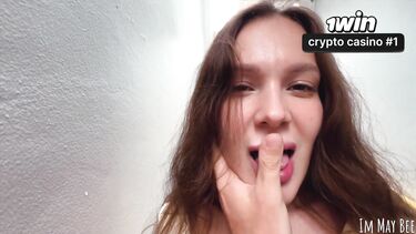 На улице: Двойной камшот в ротик во время публичного секса на улице