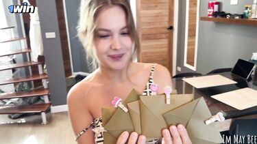 Изобретательная русская девушка подарила минет и секс парню на День рождения