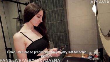 Рыжая кончает, сидя на лице бывшей подруги парня