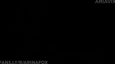 В перчатках: Вампирша на вечеринке в честь Хэллоуина соблазнила парня на секс