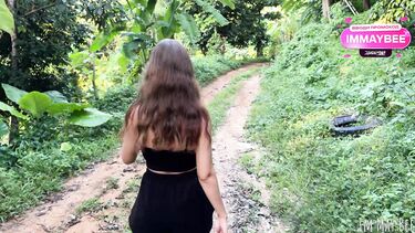 Русская туристка чпокается в джунглях Шри-Ланки