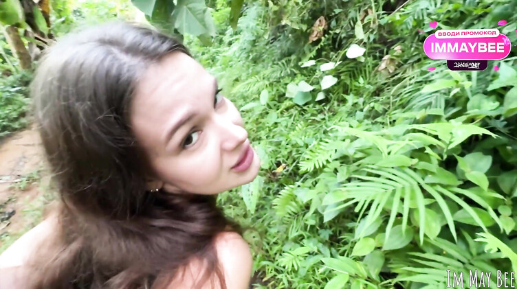 Русская туристка чпокается в джунглях Шри-Ланки