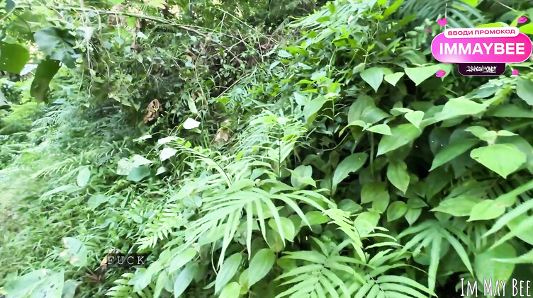 Русская туристка чпокается в джунглях Шри-Ланки