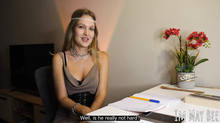 ImMayBee: Девушка астролог сосет хуй и имитирует секс со зрителем