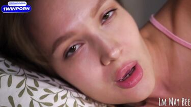 Виртуальный секс в миссионерской позе и со сливом в рот