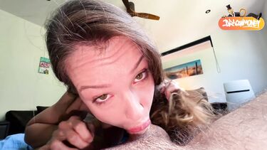 Жопастая сводная сестра тверкает на большом члене брата