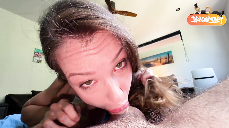 Жопастая сводная сестра тверкает на большом члене брата