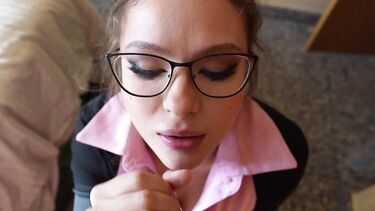 Быстрый отсос от горячей мачехи с большим сливом на одежду