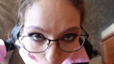 Быстрый отсос от горячей мачехи с большим сливом на одежду