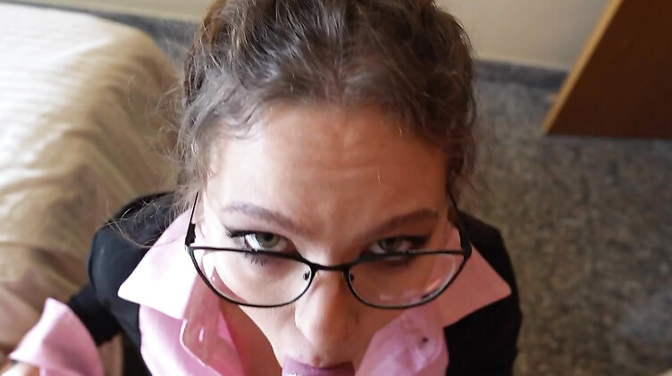 Быстрый отсос от горячей мачехи с большим сливом на одежду