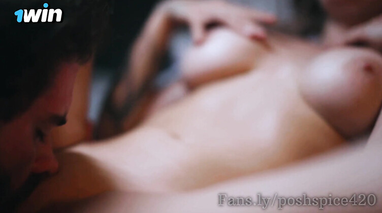 Выпросила сводного брата лишить ее девственности