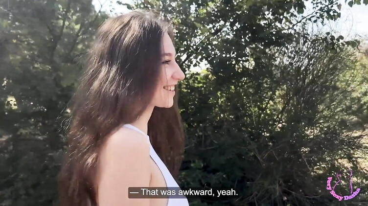 Мужик развел на секс в лесу молоденькую красивую потеряшку