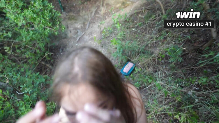 Русская пара трахается на высоком берегу в лесу с видом на море