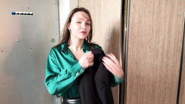 Быстрая анальная измена жене с сексуальной начальницей в чулочках