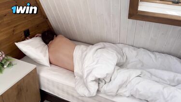 Трахнул молодую жену своего друга, пока он спал после вечеринки