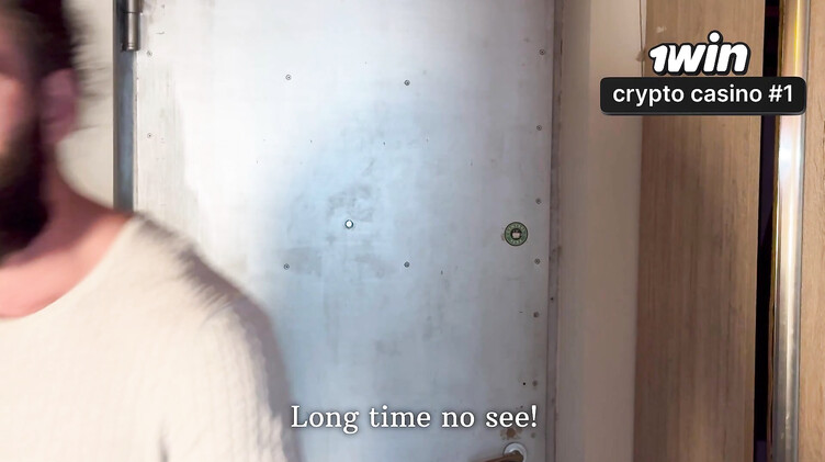 Кончает в жопу и продолжает долбить анал своей бывшей